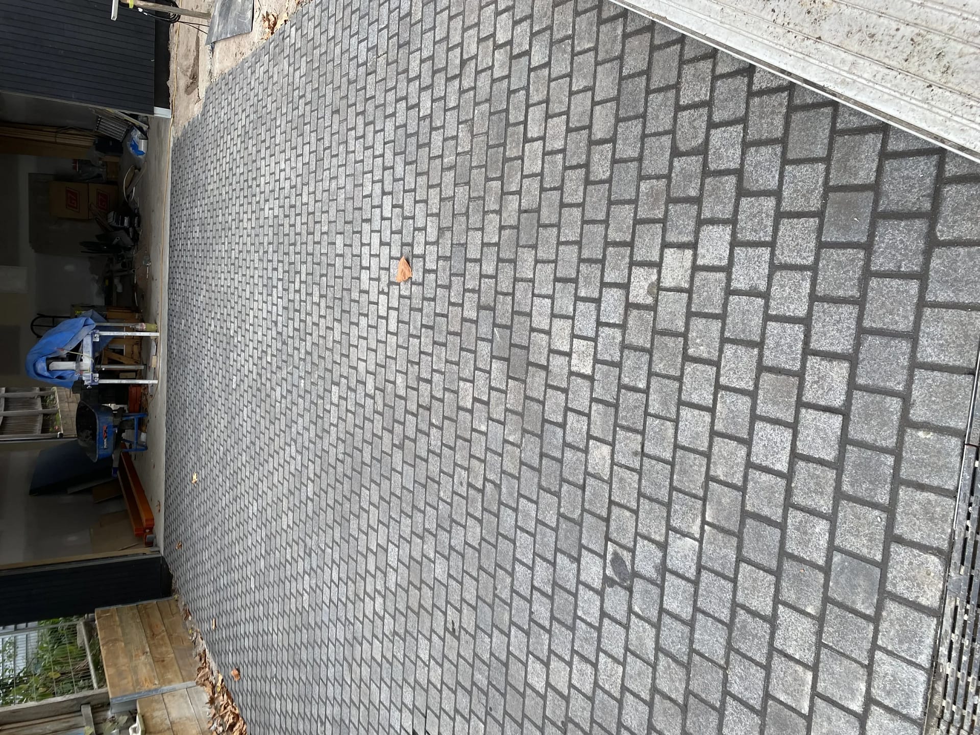 Granite | Black (Flamed) | Cobblestones